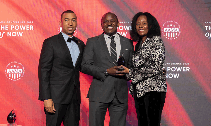 Howard Franklin Accepts Reginald Lewis Award from AAMA